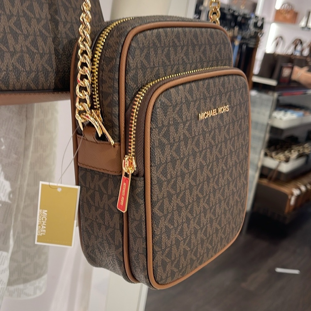 MICHAEL KORS Jet Set Travel Md Logo Crossbody Flight Bag # 35F1GTVC2B NWT
Brown - Picture 11 of 16